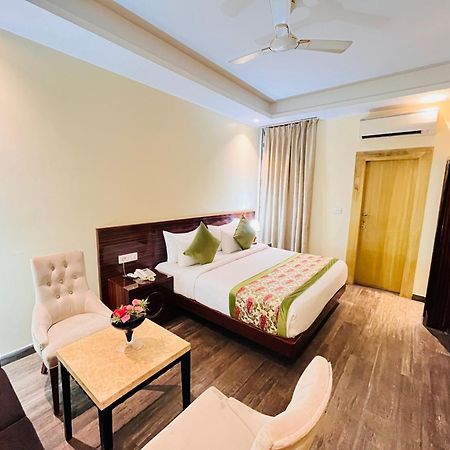 Hotel Banz Near Indira Gandhi Airport Delhi Нью-Дели Экстерьер фото