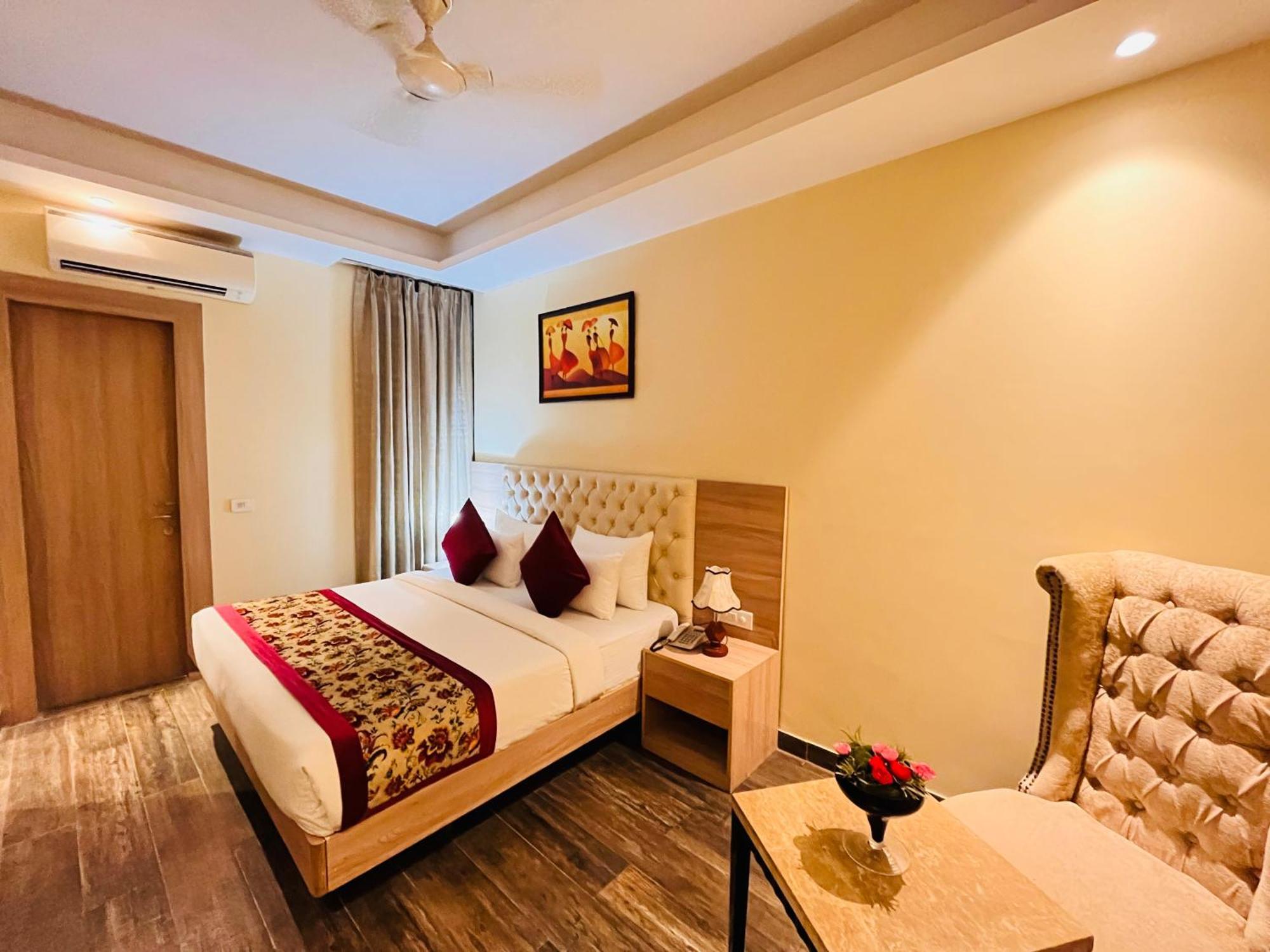 Hotel Banz Near Indira Gandhi Airport Delhi Нью-Дели Экстерьер фото