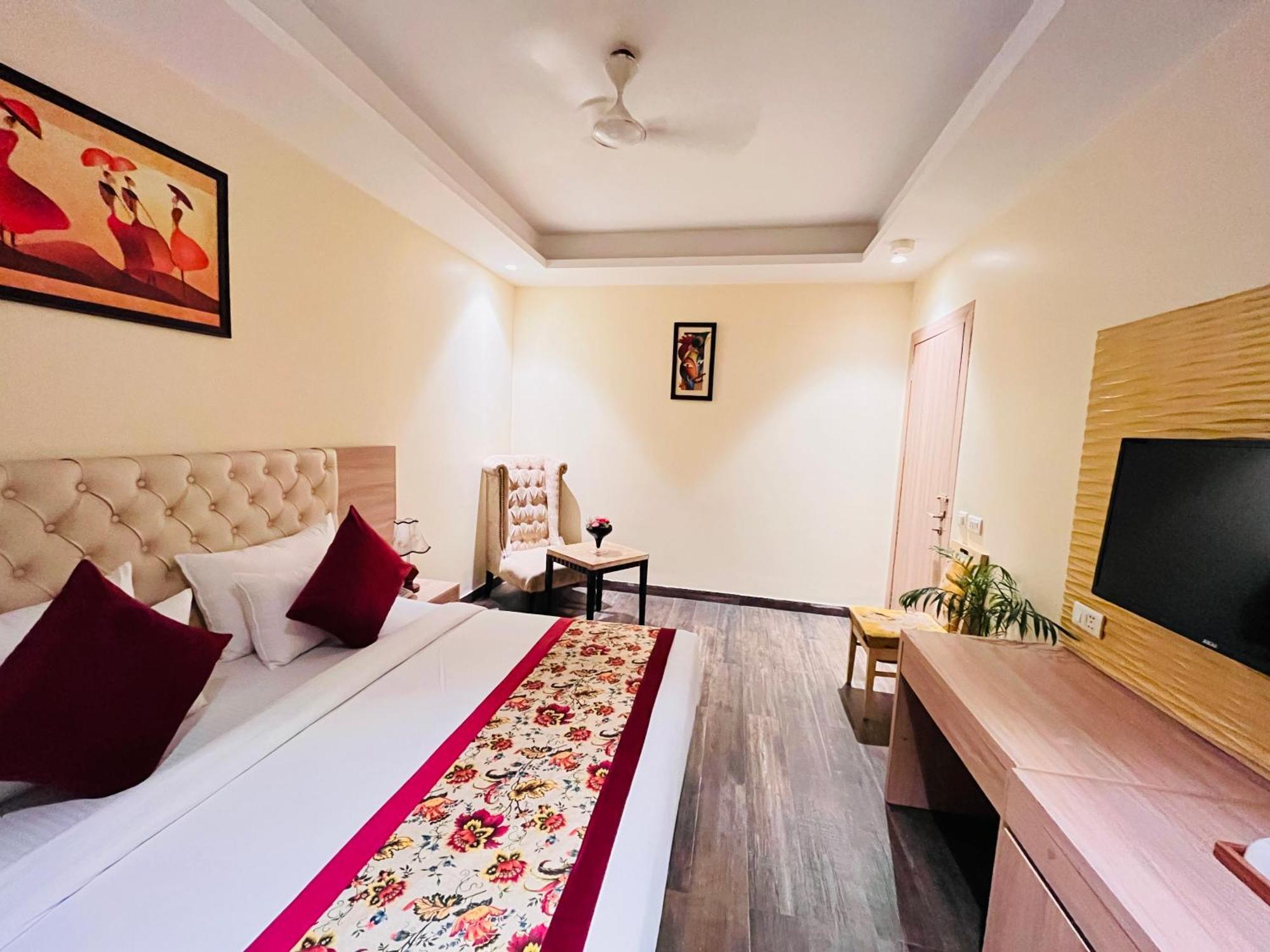 Hotel Banz Near Indira Gandhi Airport Delhi Нью-Дели Экстерьер фото