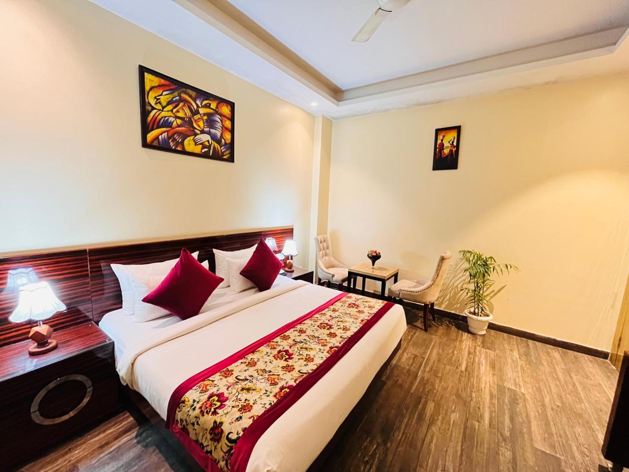 Hotel Banz Near Indira Gandhi Airport Delhi Нью-Дели Экстерьер фото