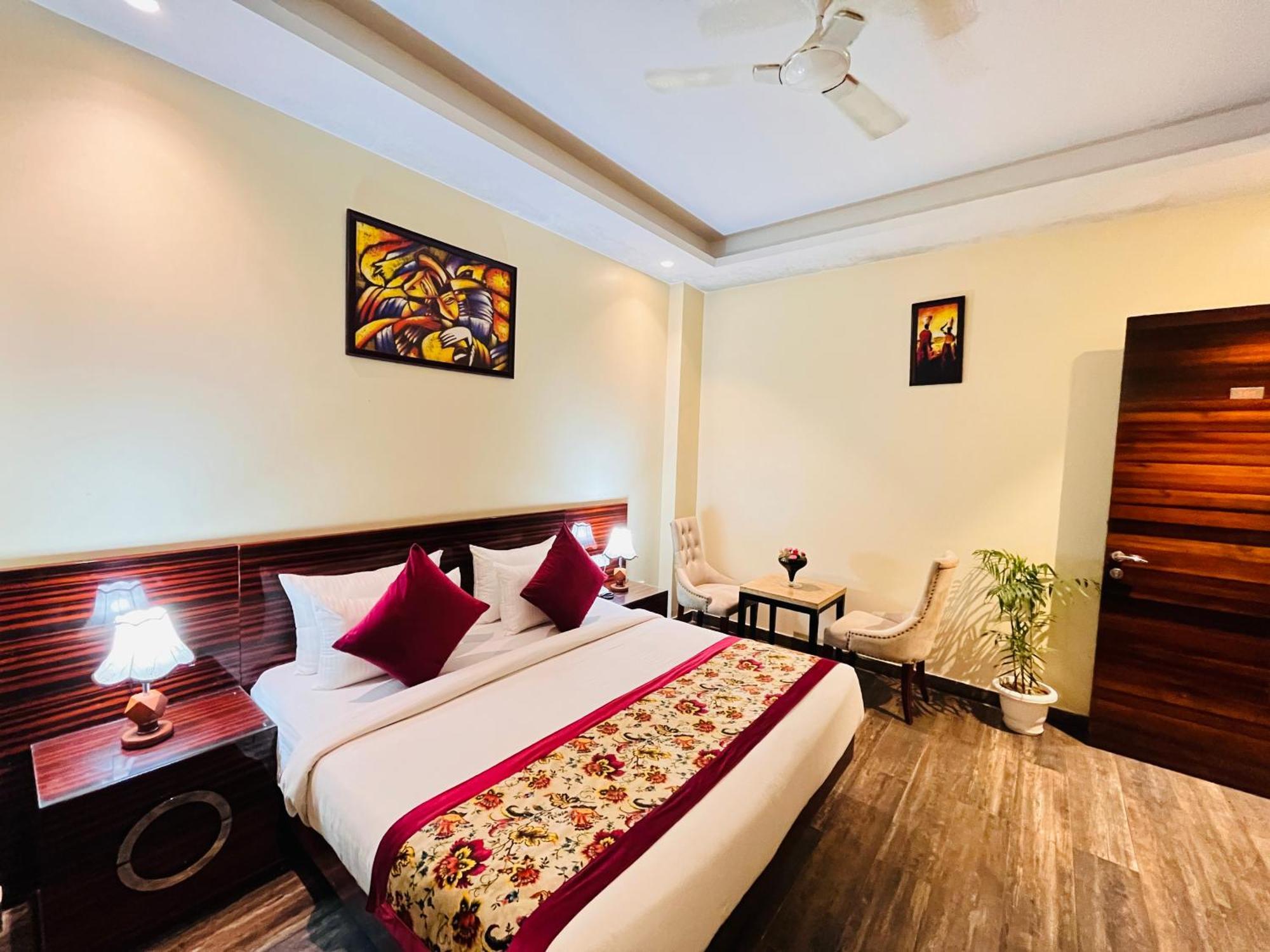 Hotel Banz Near Indira Gandhi Airport Delhi Нью-Дели Экстерьер фото