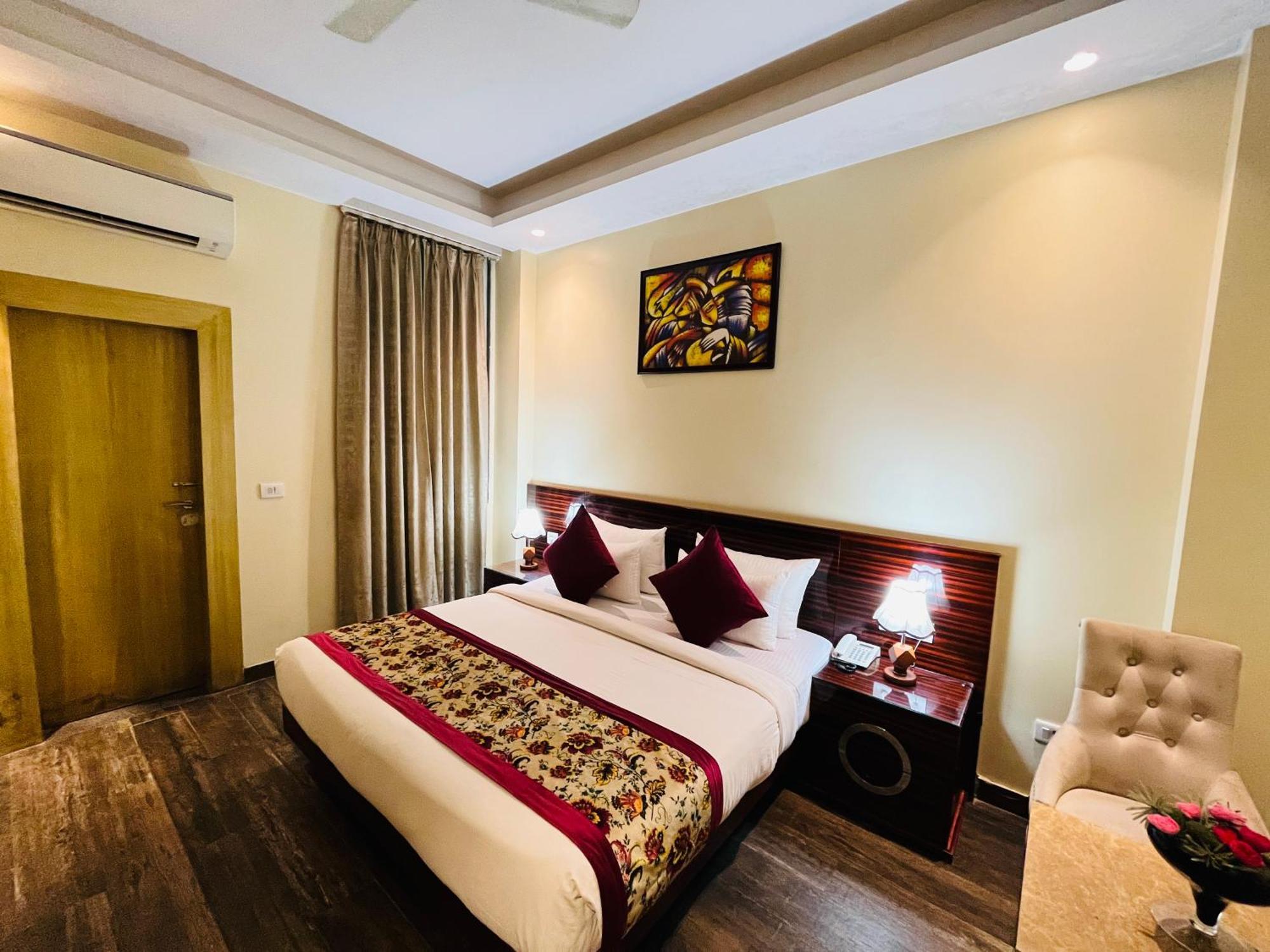 Hotel Banz Near Indira Gandhi Airport Delhi Нью-Дели Экстерьер фото