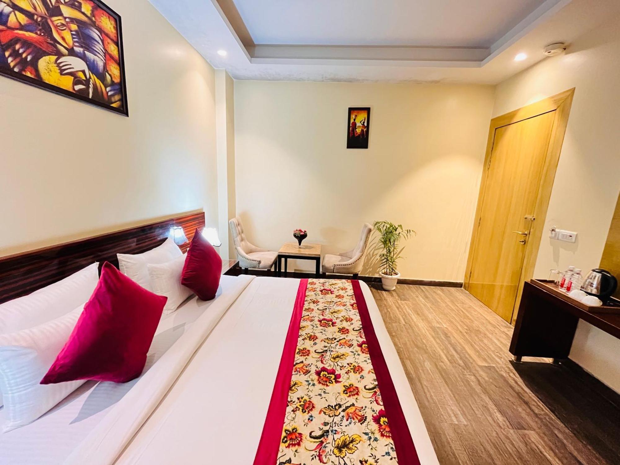 Hotel Banz Near Indira Gandhi Airport Delhi Нью-Дели Экстерьер фото