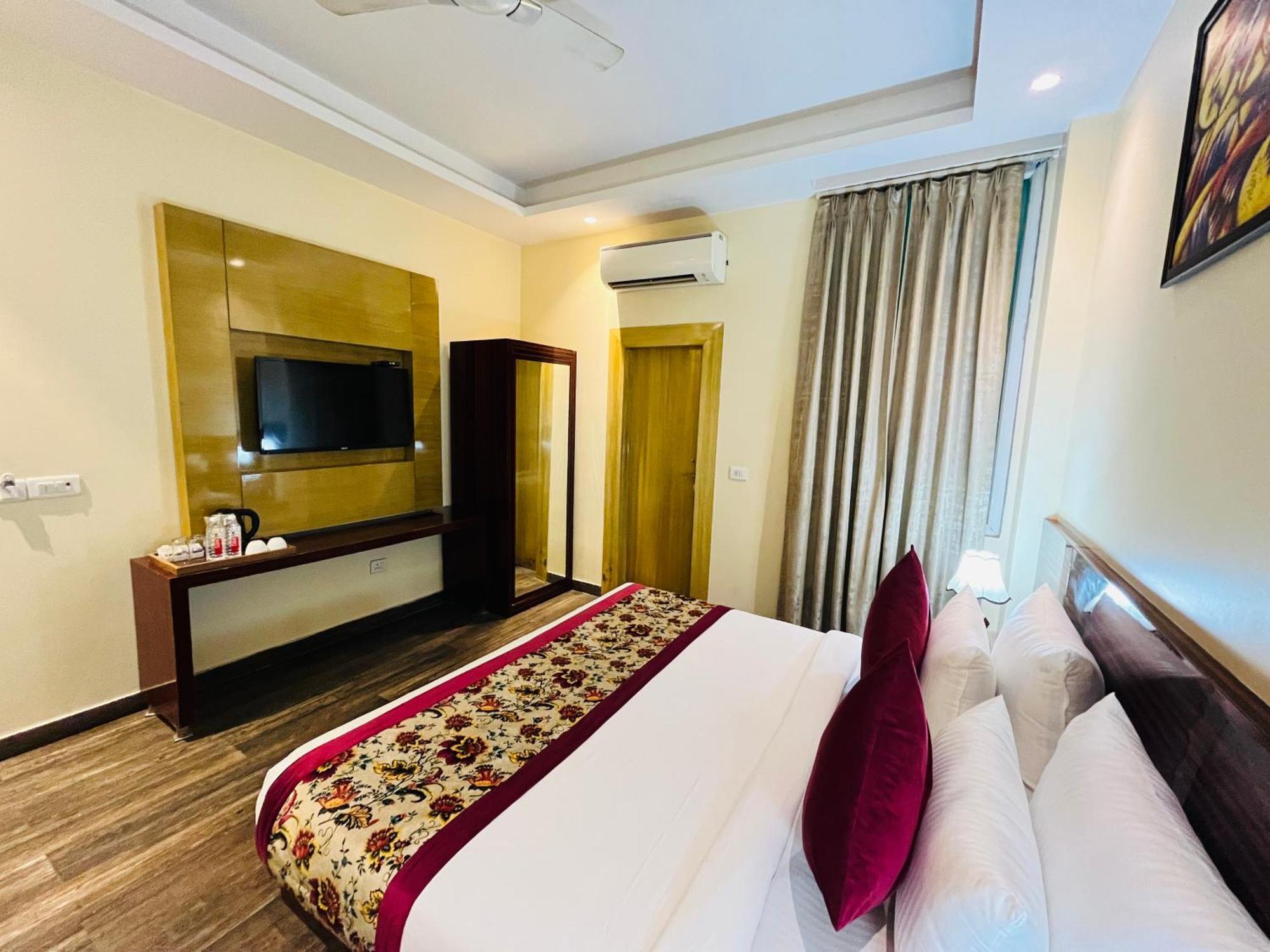 Hotel Banz Near Indira Gandhi Airport Delhi Нью-Дели Экстерьер фото