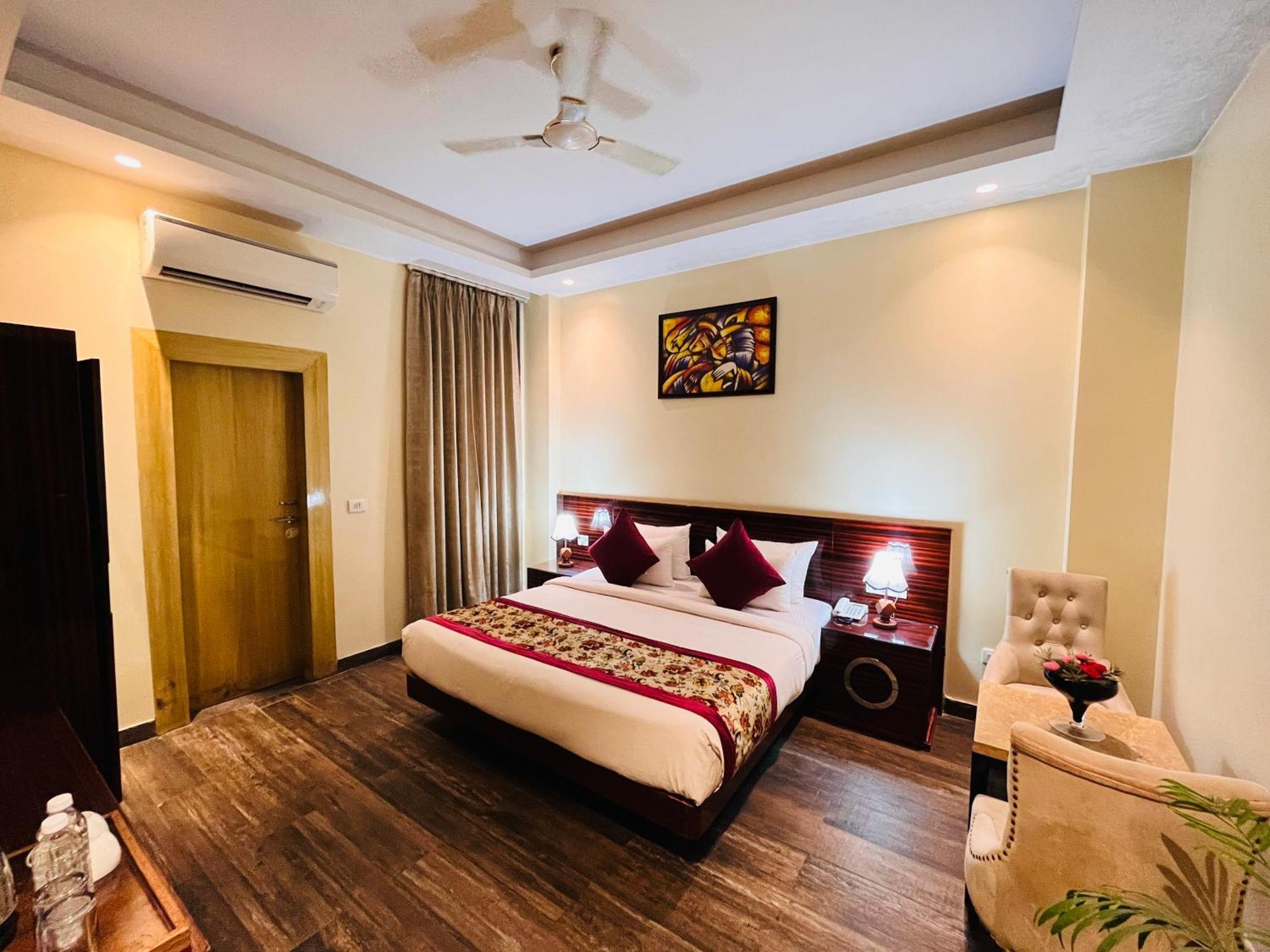 Hotel Banz Near Indira Gandhi Airport Delhi Нью-Дели Экстерьер фото