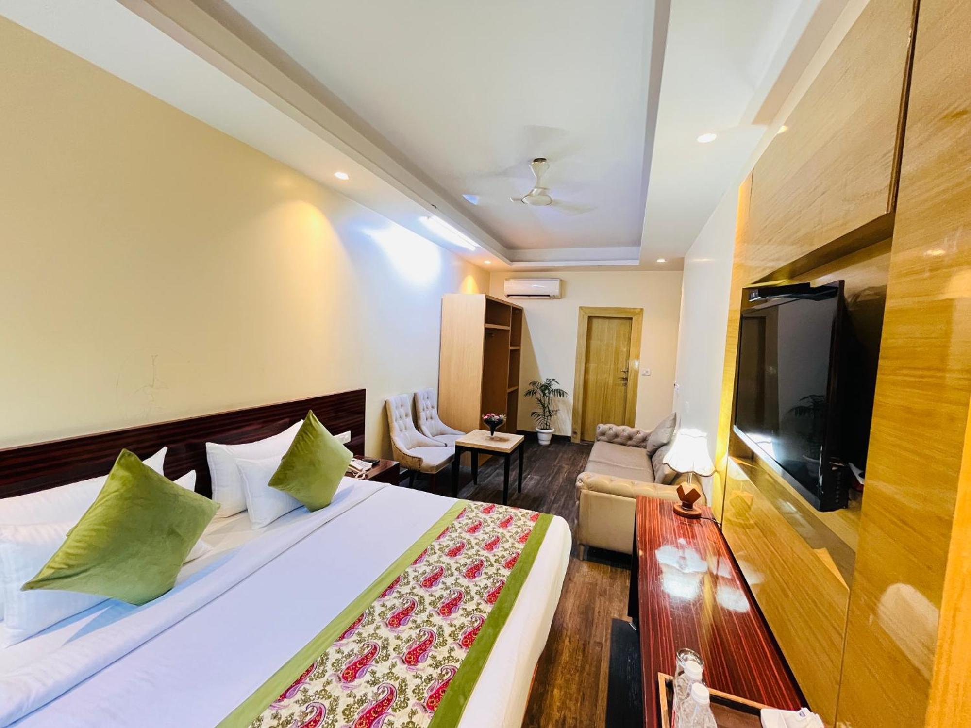 Hotel Banz Near Indira Gandhi Airport Delhi Нью-Дели Экстерьер фото