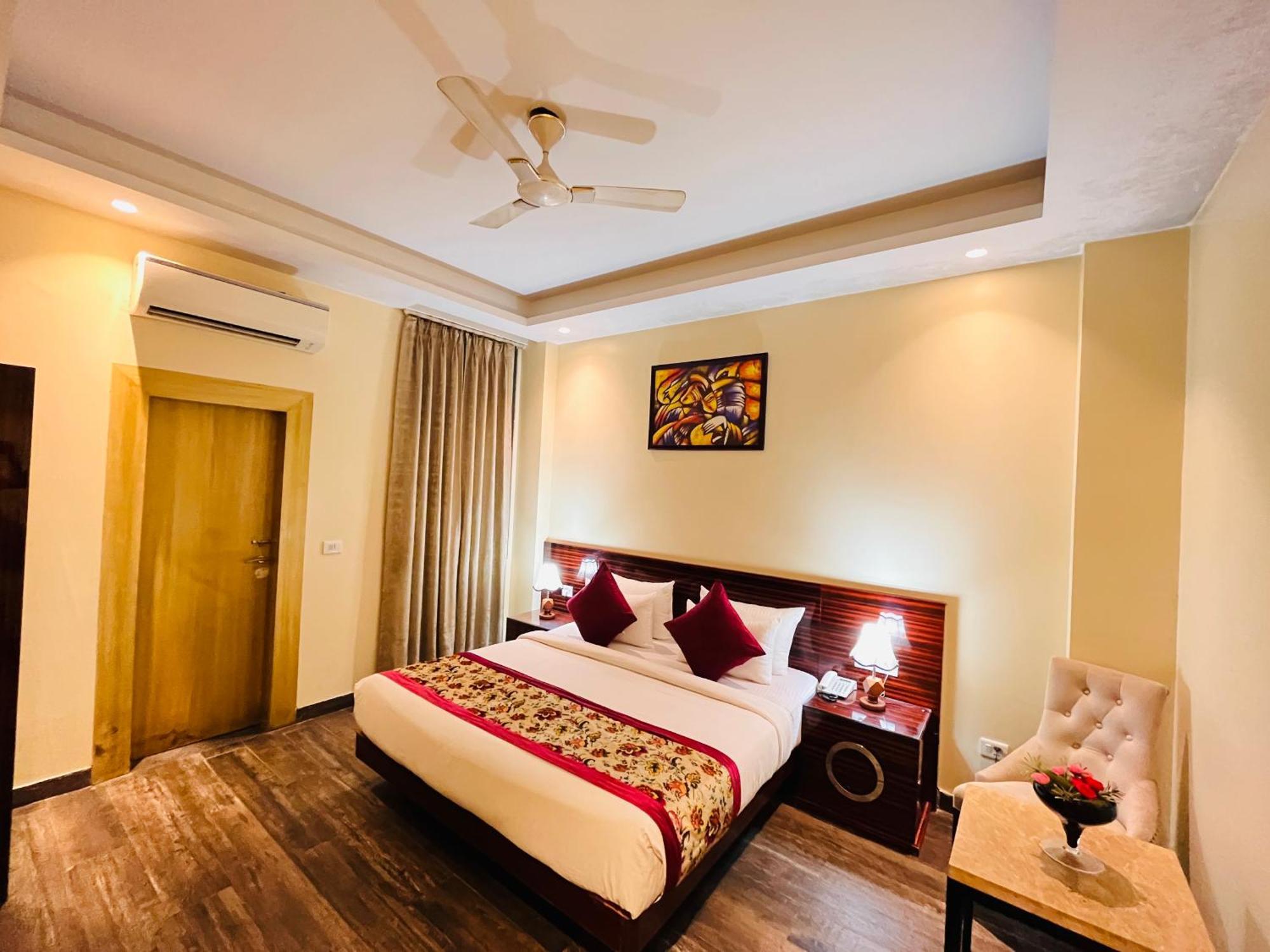 Hotel Banz Near Indira Gandhi Airport Delhi Нью-Дели Экстерьер фото