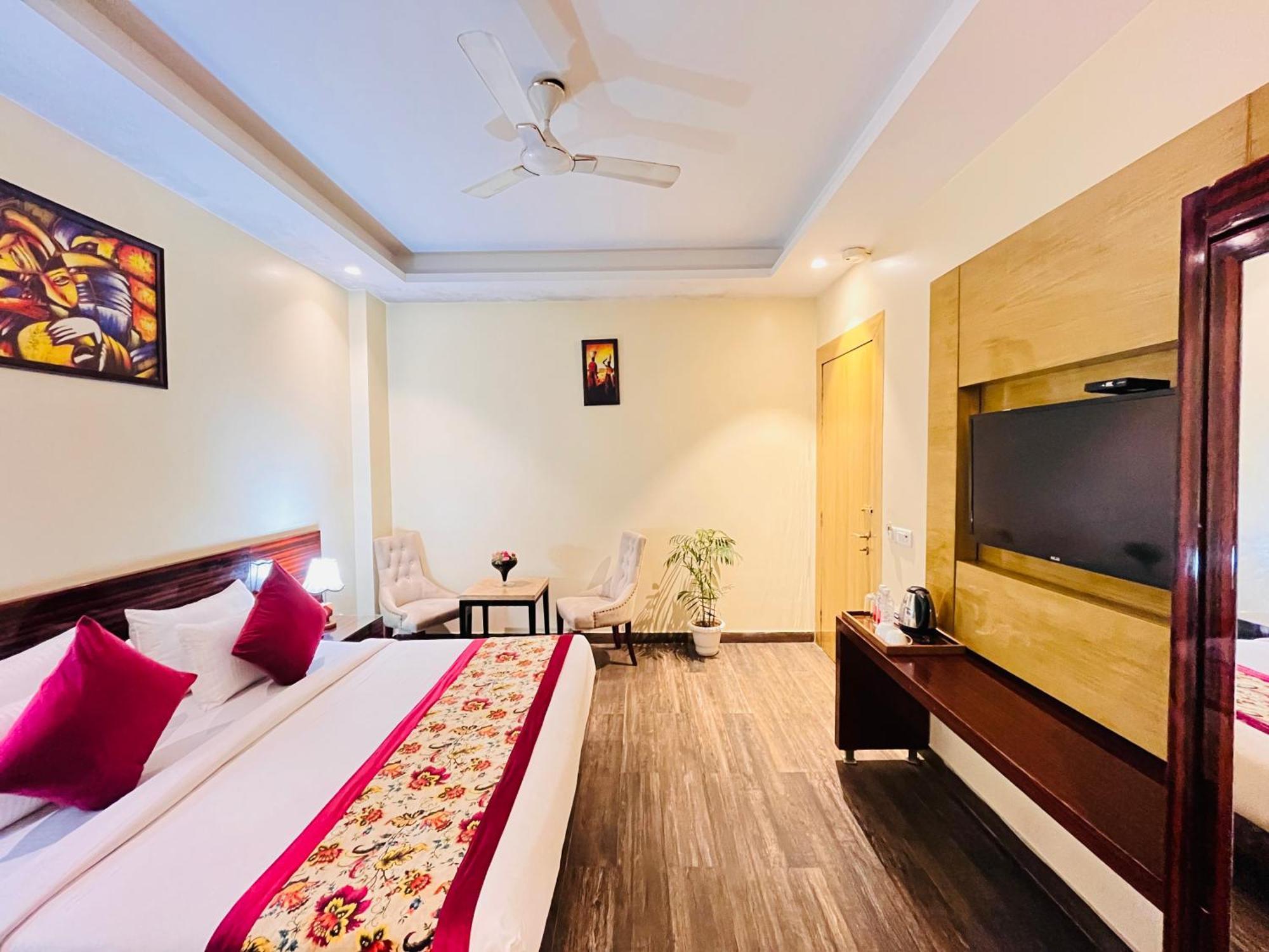 Hotel Banz Near Indira Gandhi Airport Delhi Нью-Дели Экстерьер фото