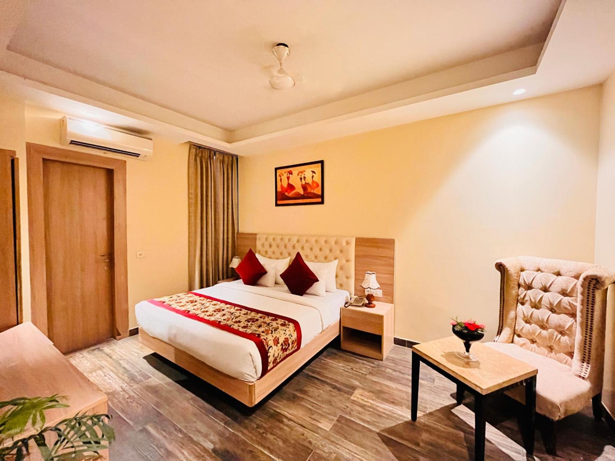Hotel Banz Near Indira Gandhi Airport Delhi Нью-Дели Экстерьер фото