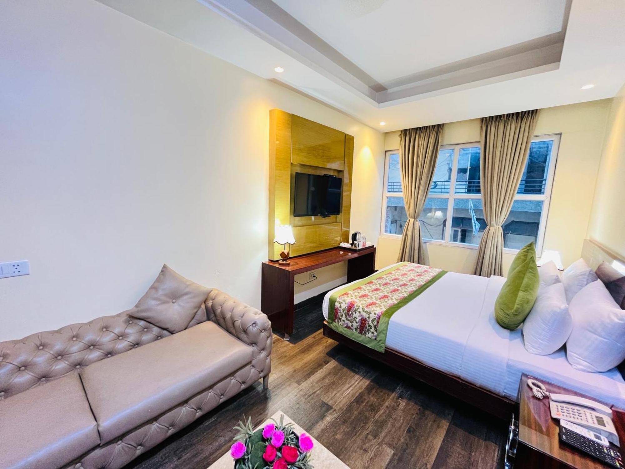 Hotel Banz Near Indira Gandhi Airport Delhi Нью-Дели Экстерьер фото