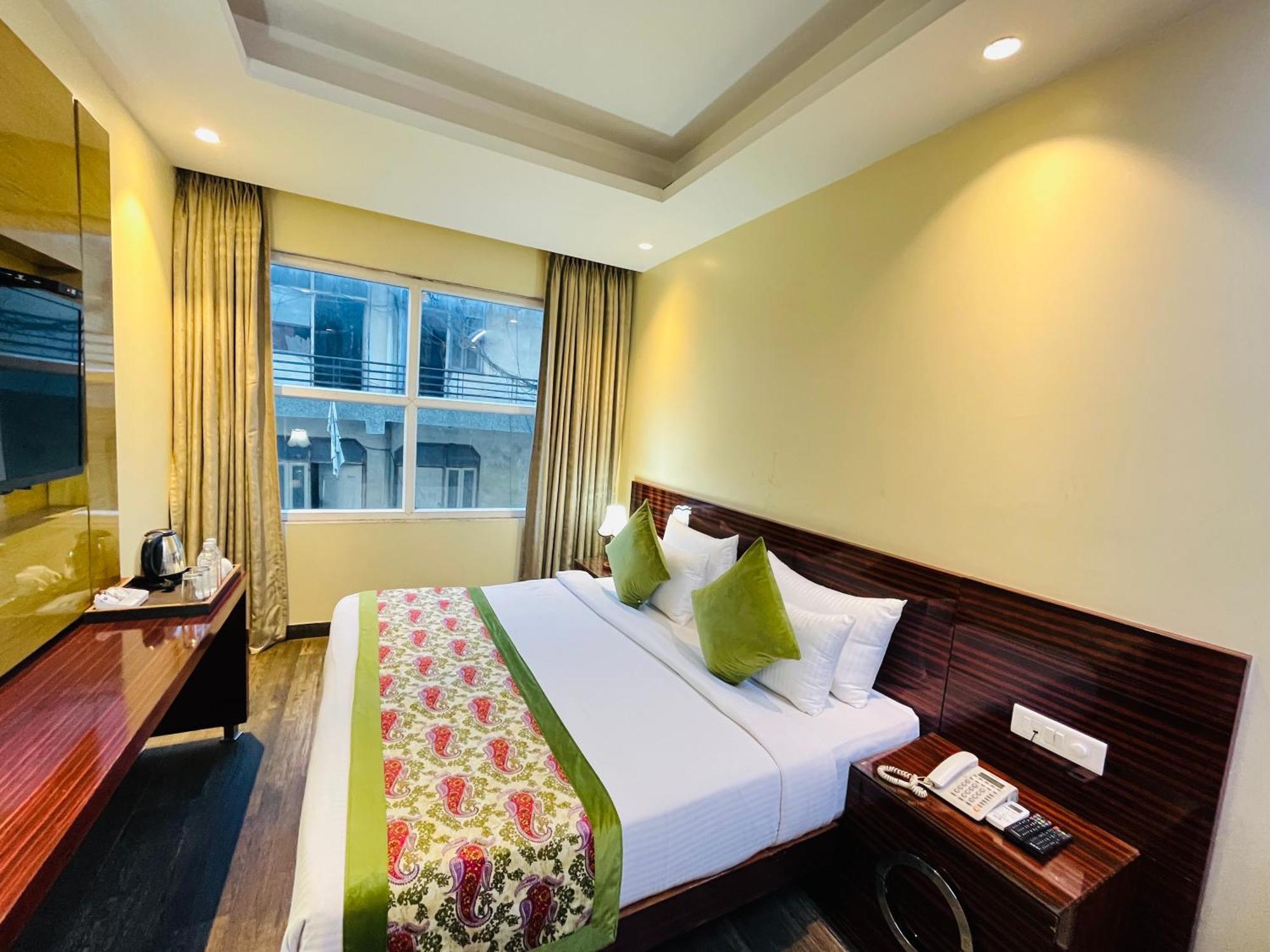 Hotel Banz Near Indira Gandhi Airport Delhi Нью-Дели Экстерьер фото