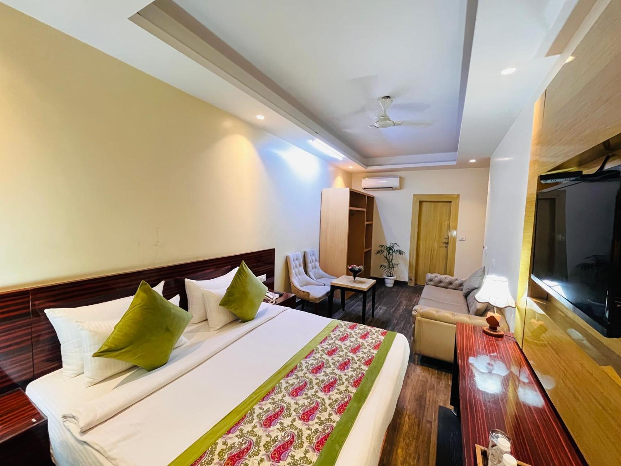 Hotel Banz Near Indira Gandhi Airport Delhi Нью-Дели Экстерьер фото