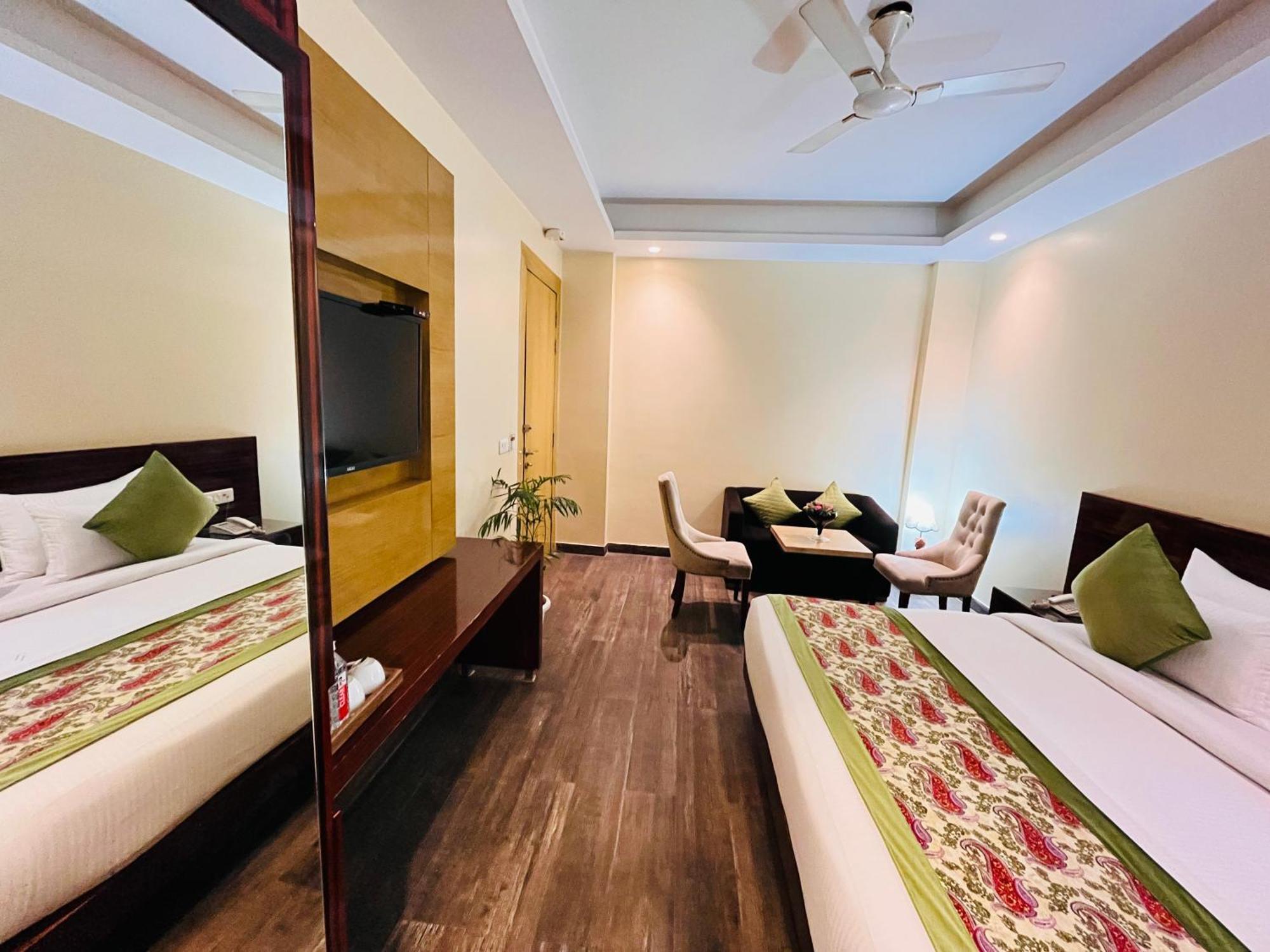 Hotel Banz Near Indira Gandhi Airport Delhi Нью-Дели Экстерьер фото