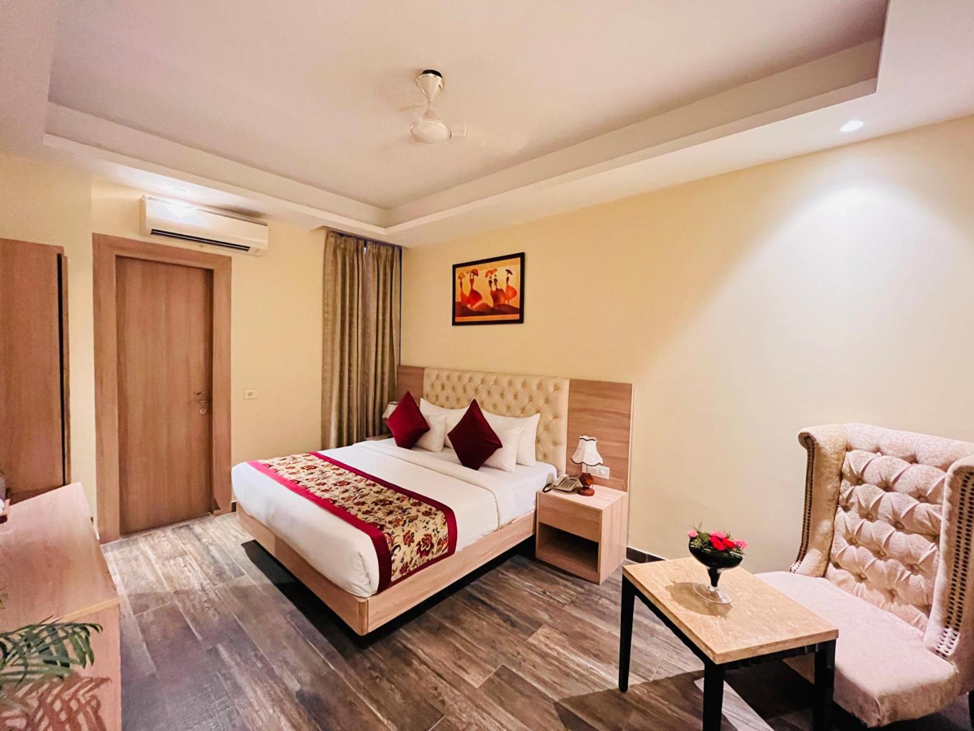 Hotel Banz Near Indira Gandhi Airport Delhi Нью-Дели Экстерьер фото