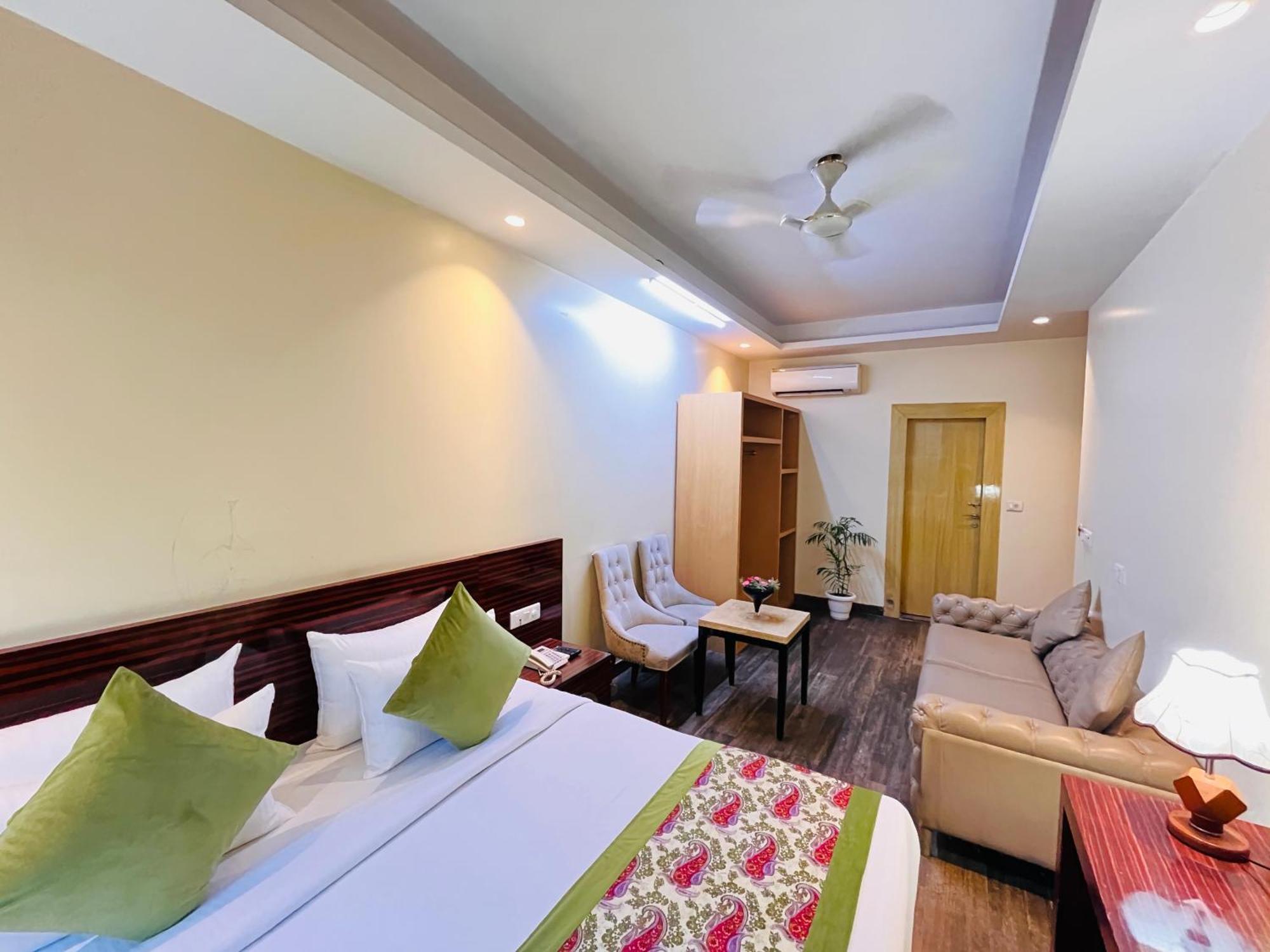 Hotel Banz Near Indira Gandhi Airport Delhi Нью-Дели Экстерьер фото