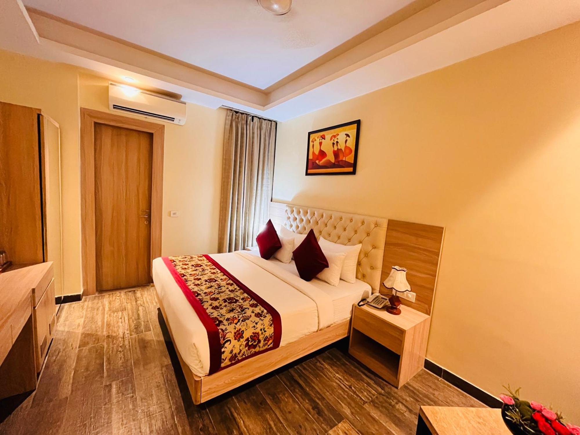 Hotel Banz Near Indira Gandhi Airport Delhi Нью-Дели Экстерьер фото