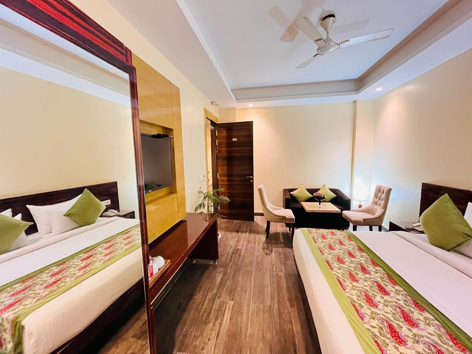 Hotel Banz Near Indira Gandhi Airport Delhi Нью-Дели Экстерьер фото