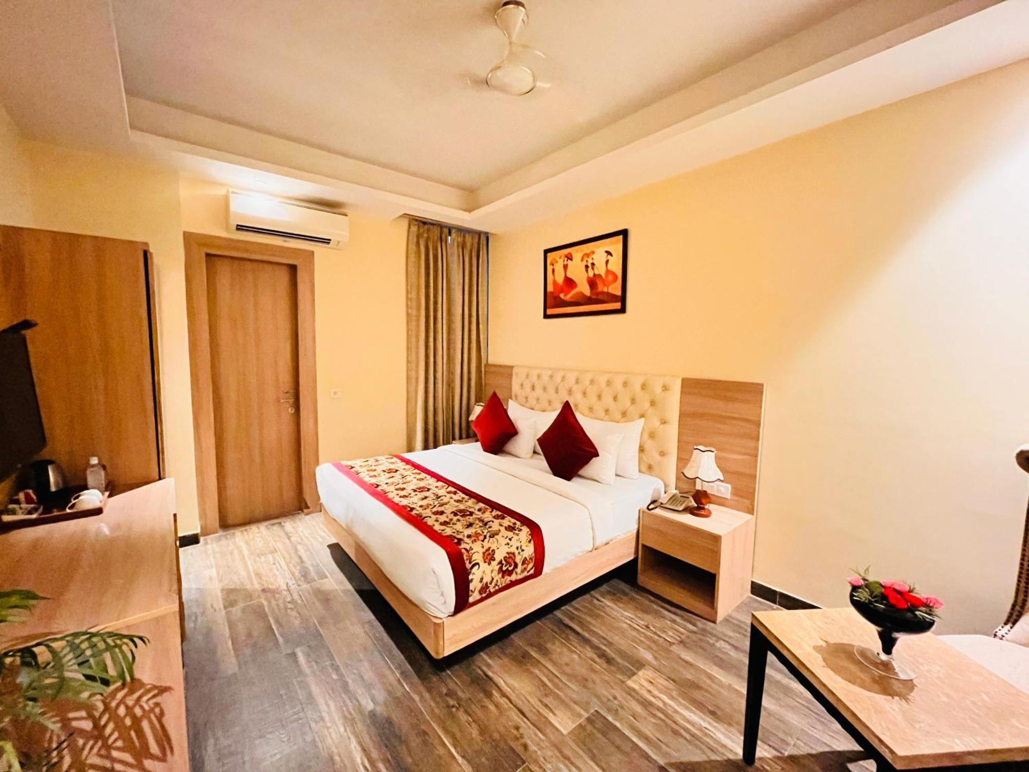 Hotel Banz Near Indira Gandhi Airport Delhi Нью-Дели Экстерьер фото