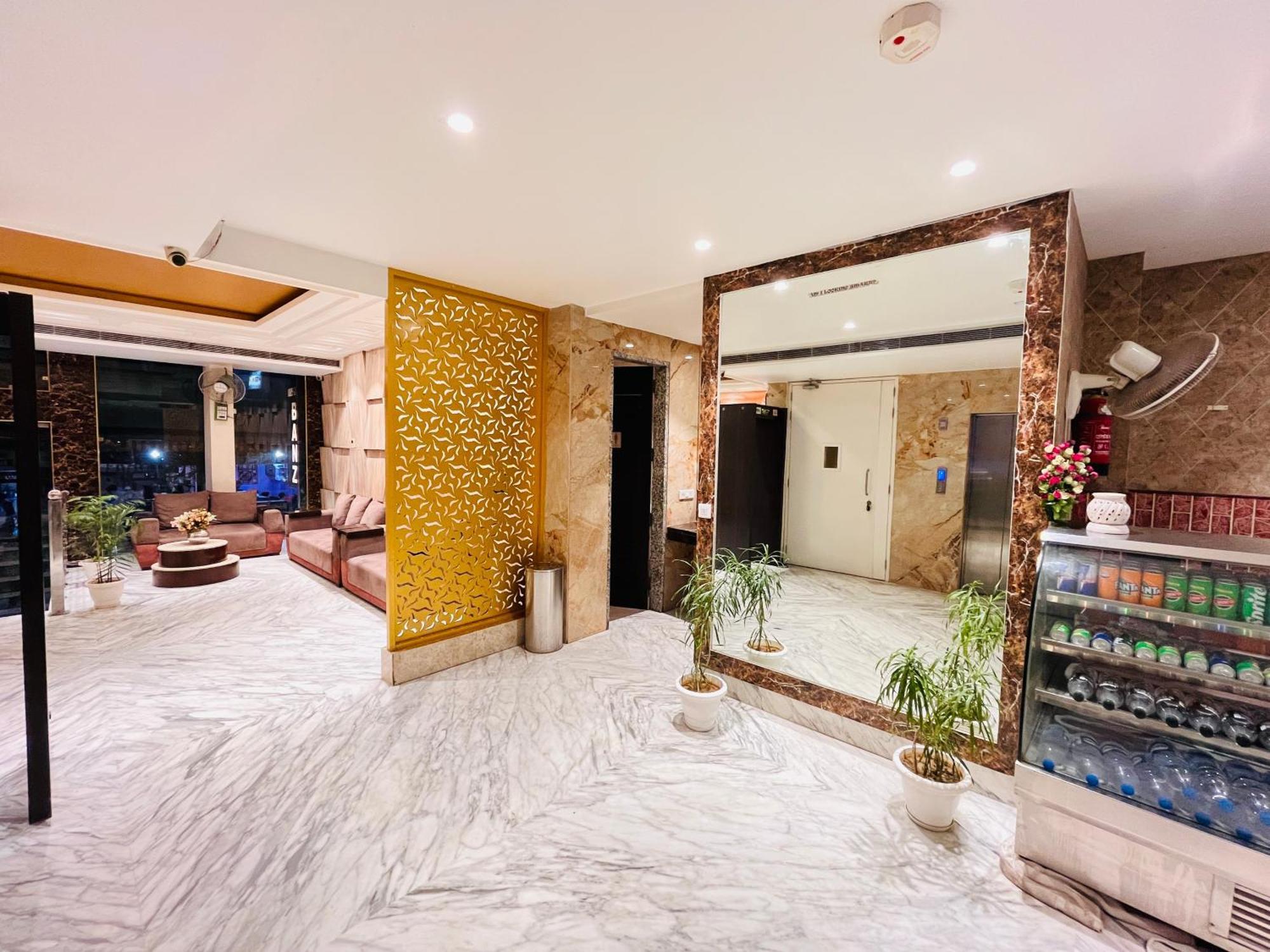 Hotel Banz Near Indira Gandhi Airport Delhi Нью-Дели Экстерьер фото