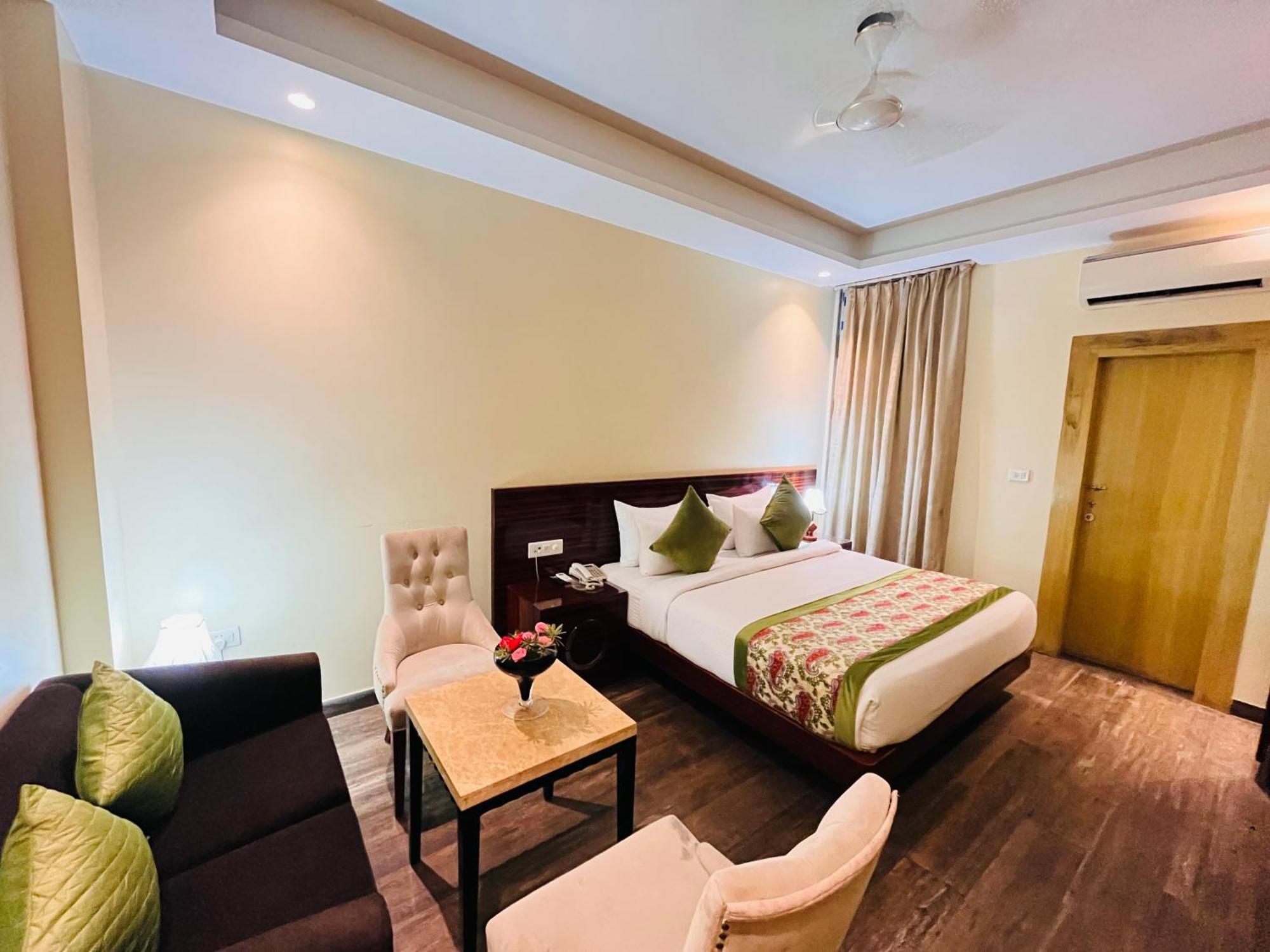 Hotel Banz Near Indira Gandhi Airport Delhi Нью-Дели Экстерьер фото