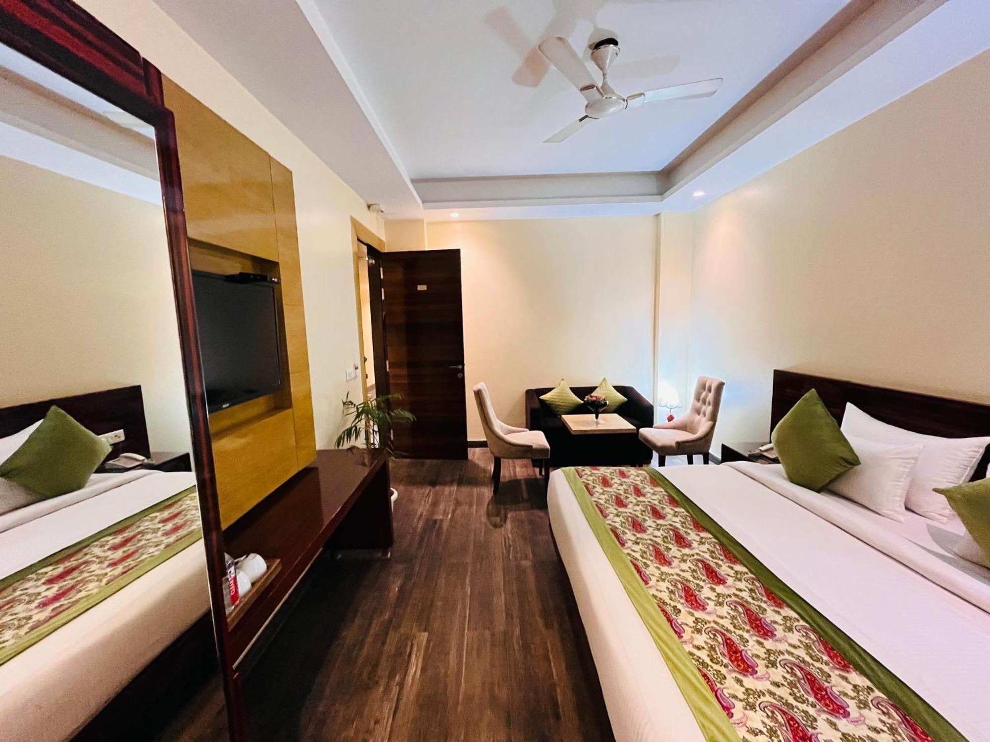 Hotel Banz Near Indira Gandhi Airport Delhi Нью-Дели Экстерьер фото