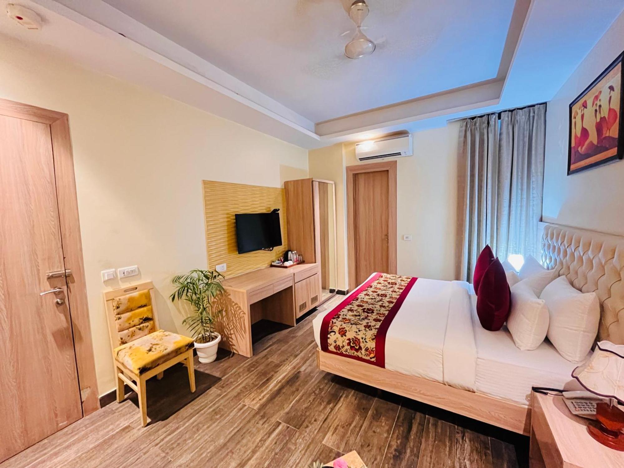 Hotel Banz Near Indira Gandhi Airport Delhi Нью-Дели Экстерьер фото