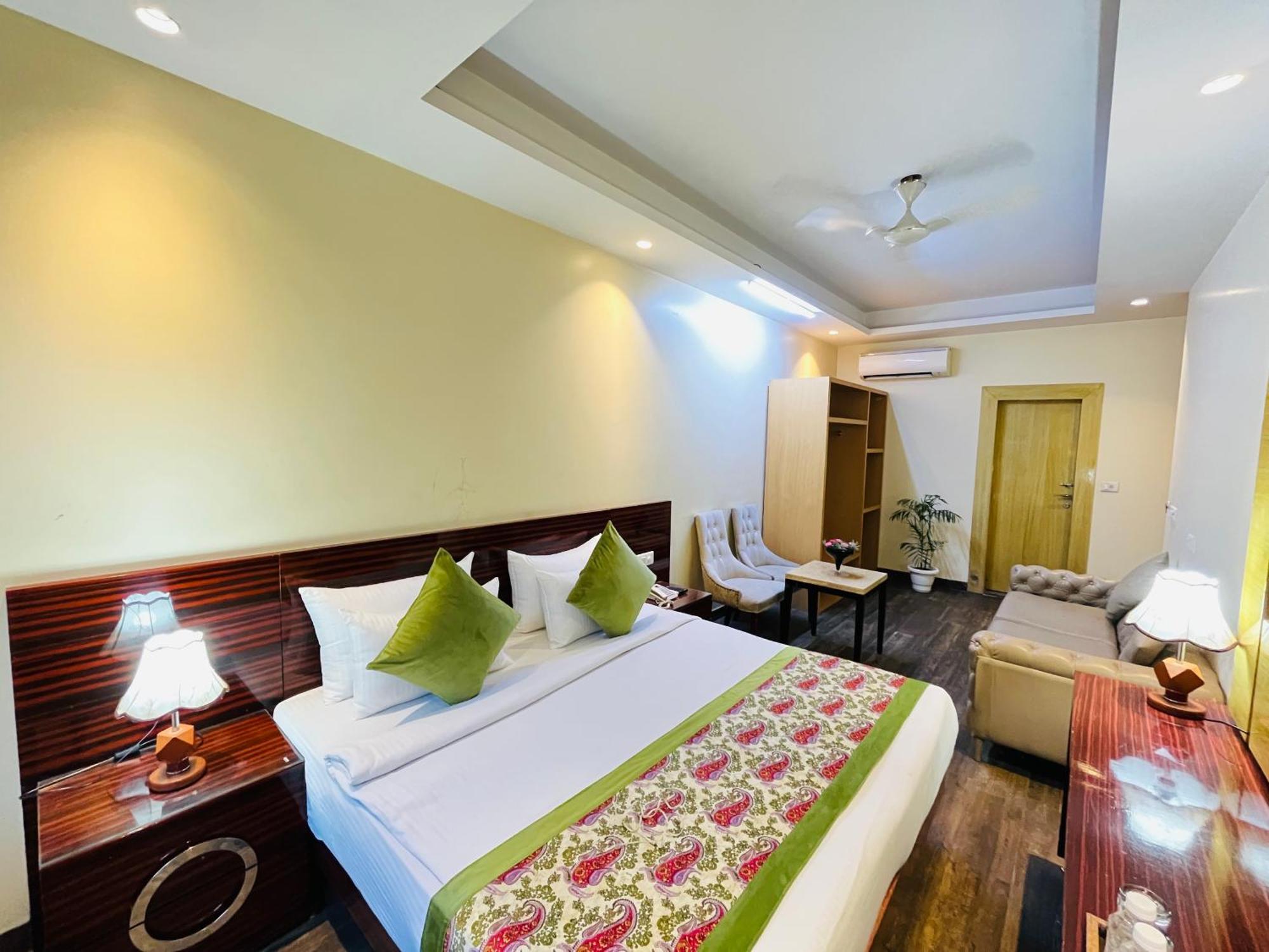 Hotel Banz Near Indira Gandhi Airport Delhi Нью-Дели Экстерьер фото