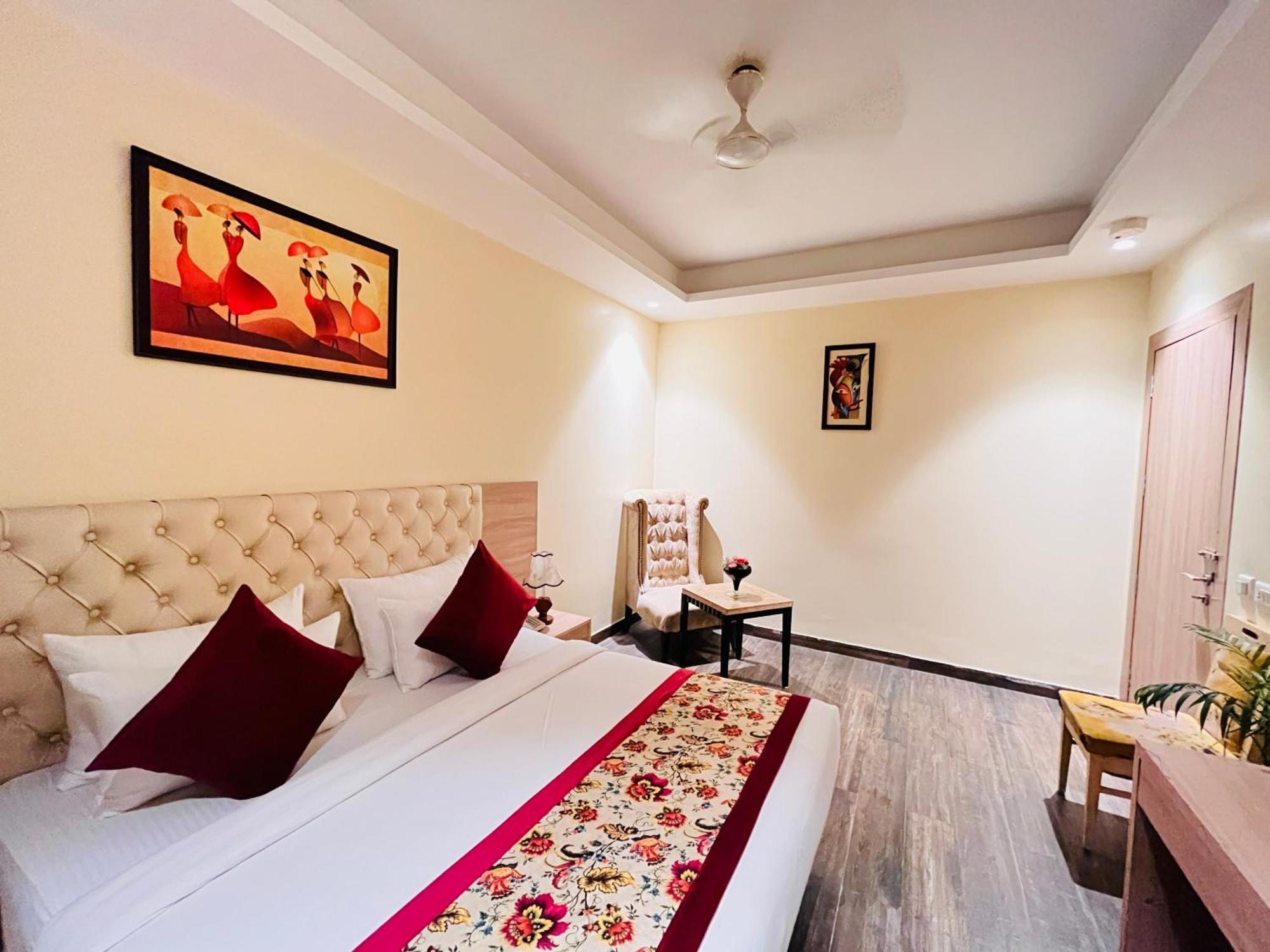 Hotel Banz Near Indira Gandhi Airport Delhi Нью-Дели Экстерьер фото