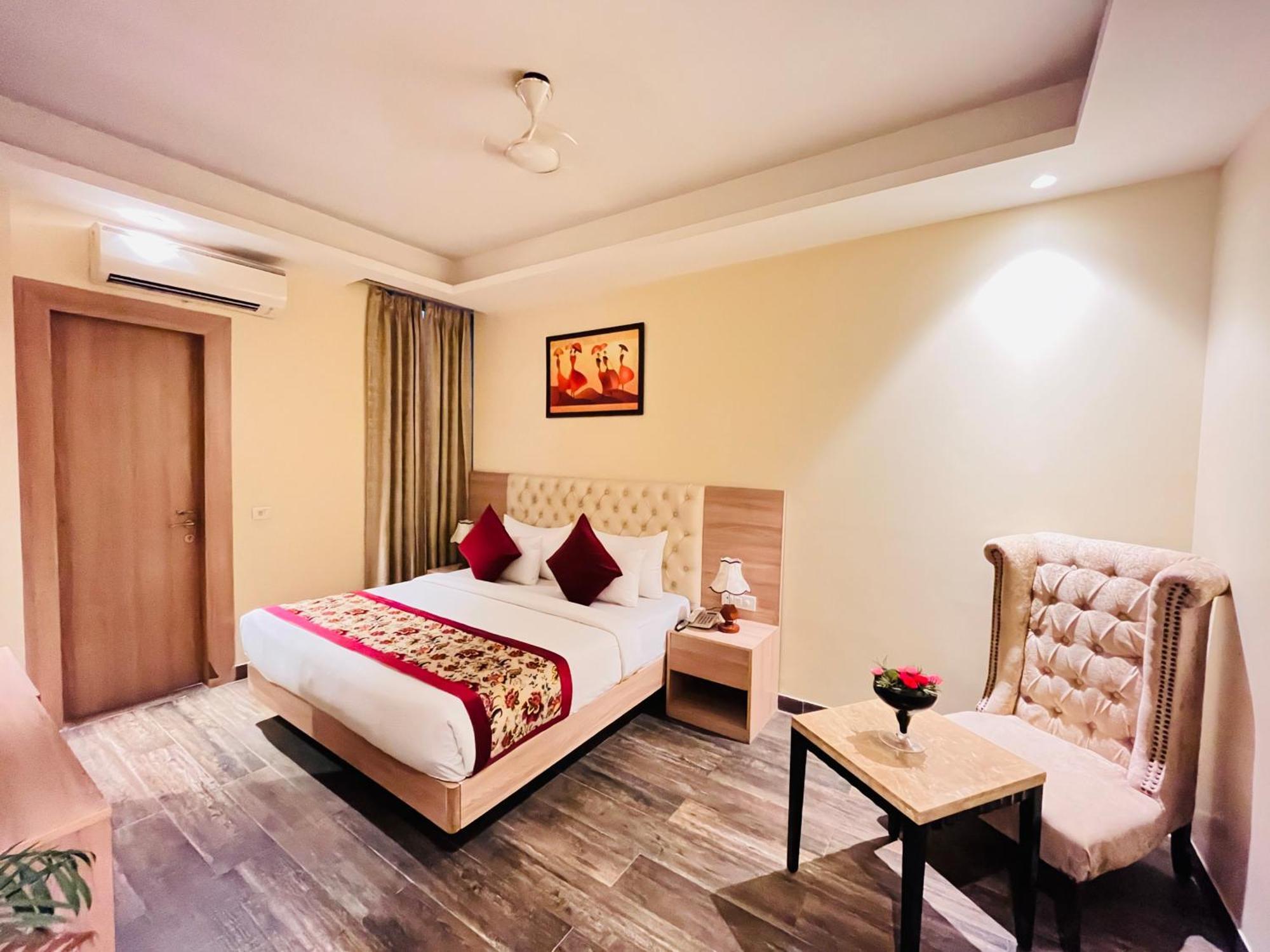 Hotel Banz Near Indira Gandhi Airport Delhi Нью-Дели Экстерьер фото