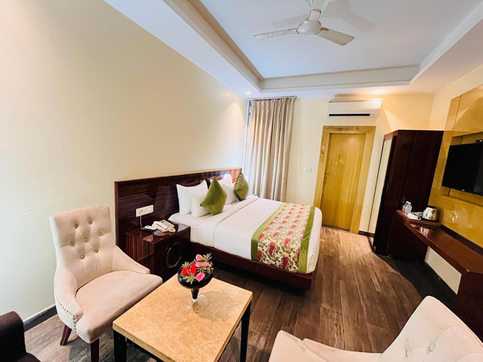 Hotel Banz Near Indira Gandhi Airport Delhi Нью-Дели Экстерьер фото