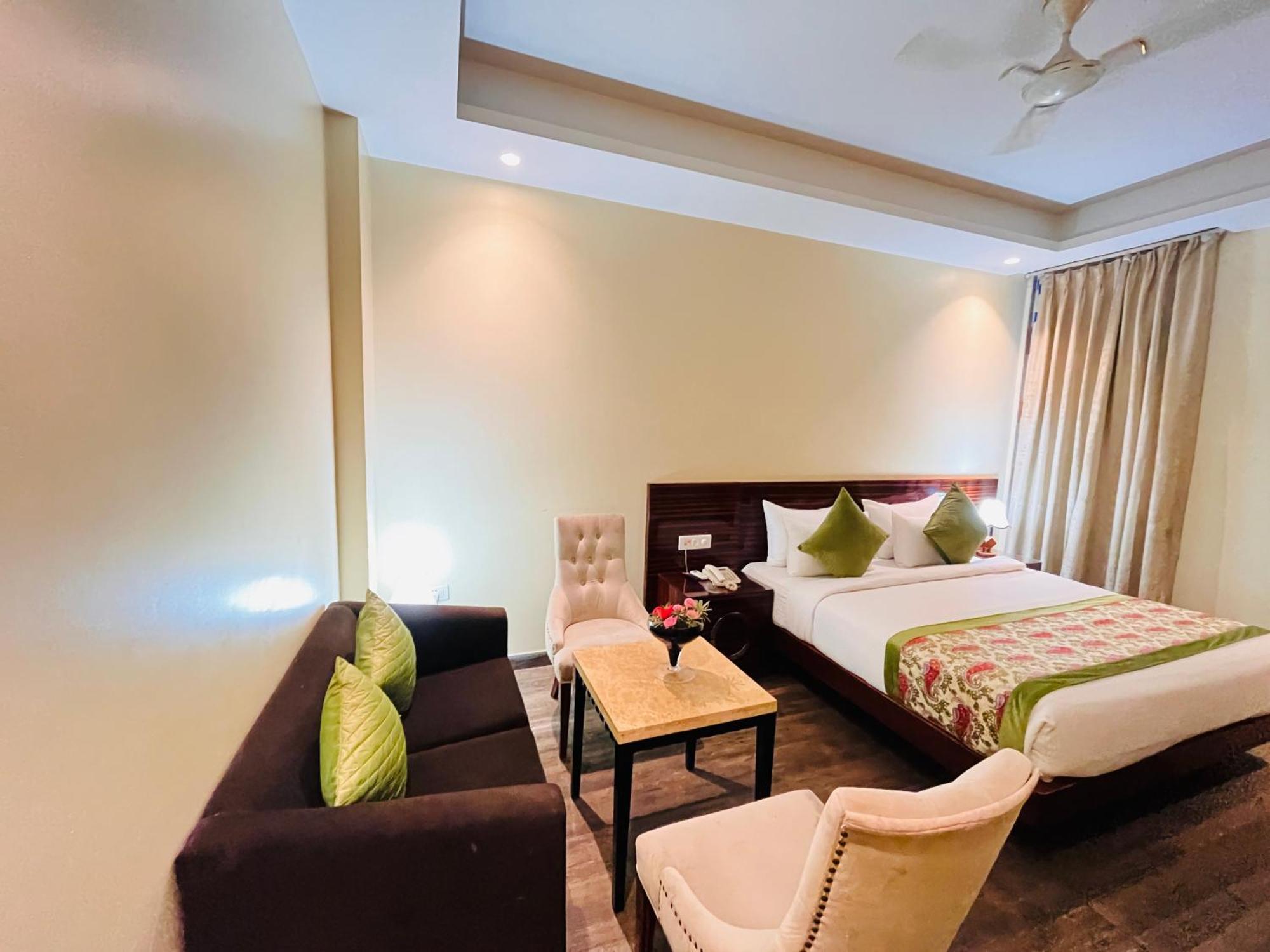 Hotel Banz Near Indira Gandhi Airport Delhi Нью-Дели Экстерьер фото