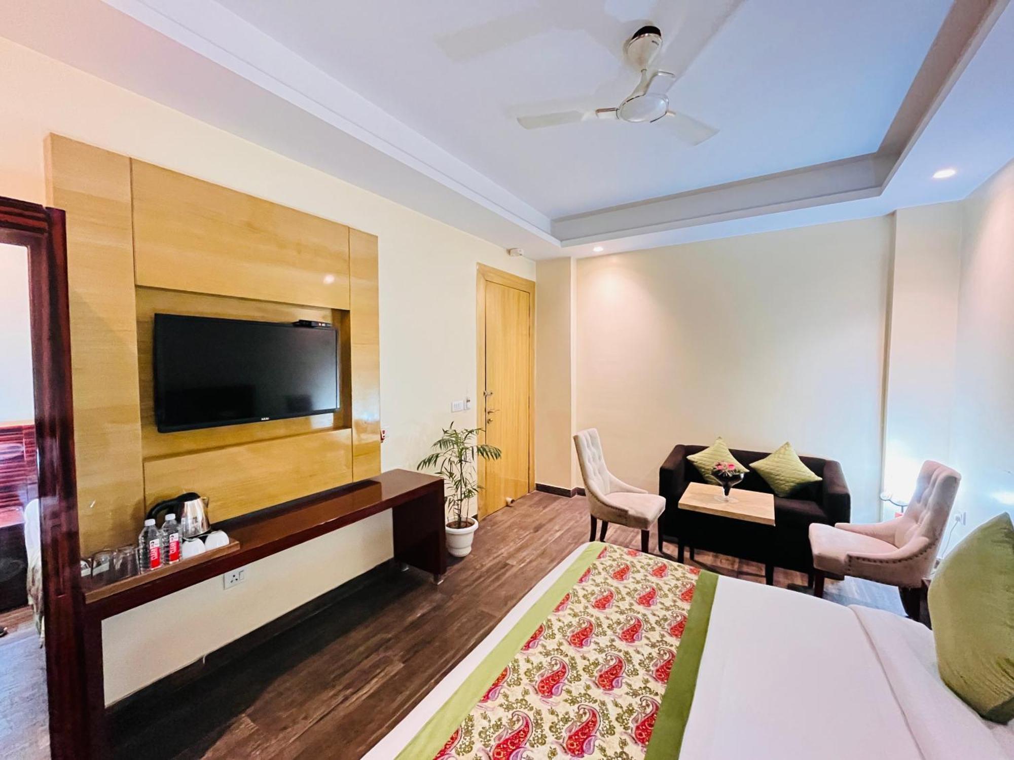 Hotel Banz Near Indira Gandhi Airport Delhi Нью-Дели Экстерьер фото
