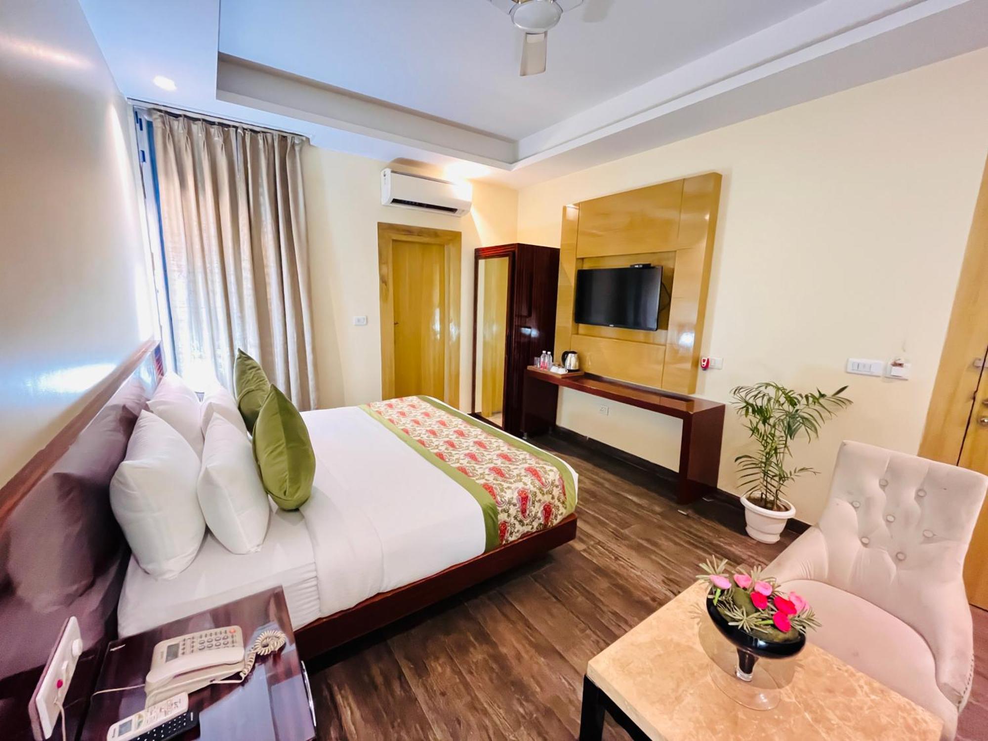 Hotel Banz Near Indira Gandhi Airport Delhi Нью-Дели Экстерьер фото