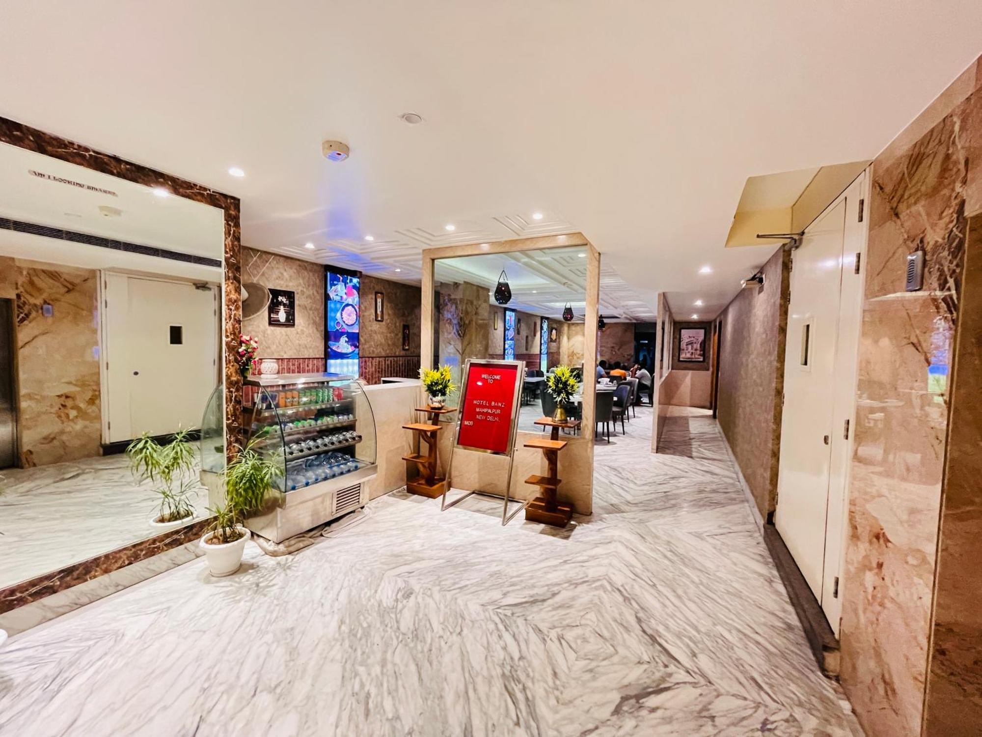 Hotel Banz Near Indira Gandhi Airport Delhi Нью-Дели Экстерьер фото