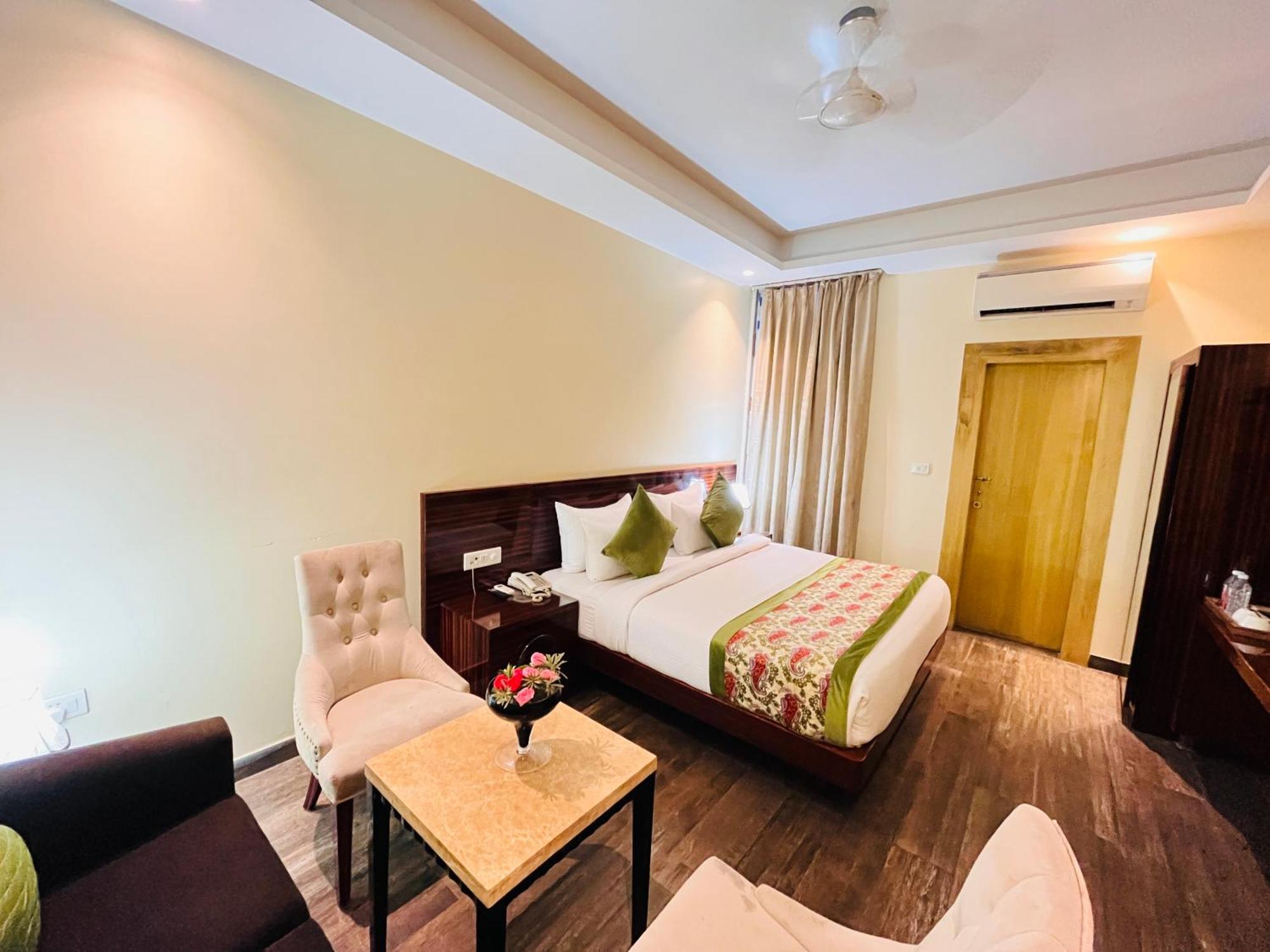Hotel Banz Near Indira Gandhi Airport Delhi Нью-Дели Экстерьер фото